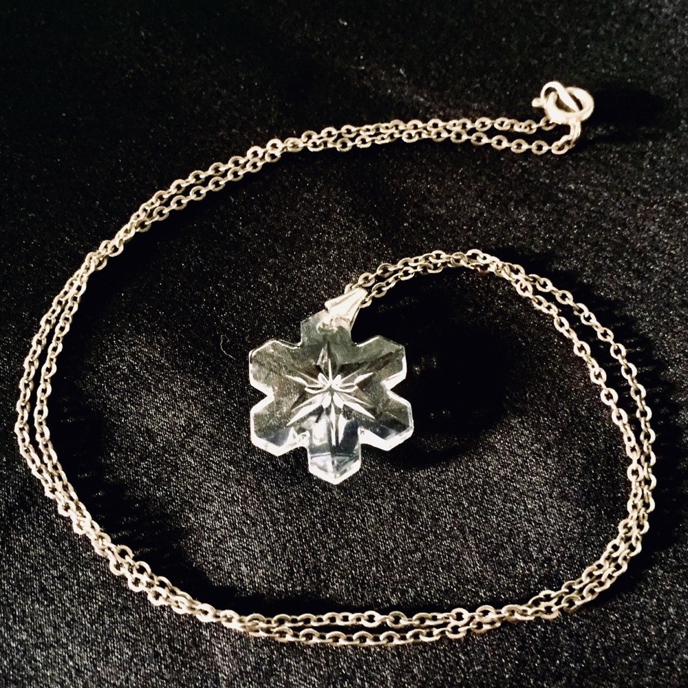 Crystal snowflake necklace on gold-plated chain - Picture 2 of 2